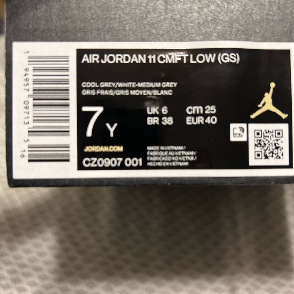 AIR JORDAN 11 CMFT LOW (GS) - Picture 6 of 6